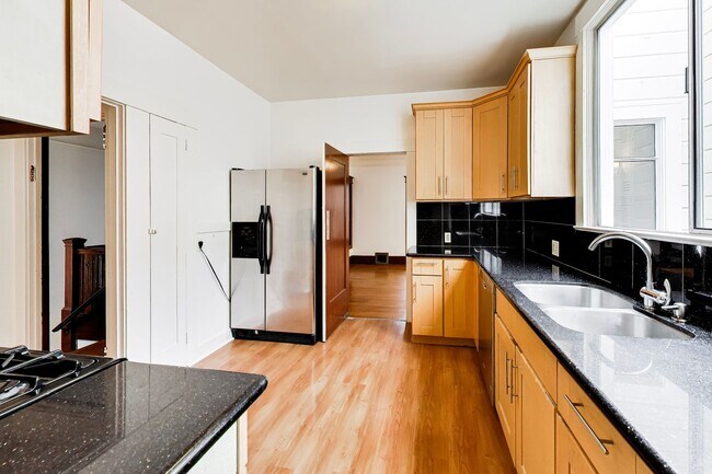 Building Photo - 623-625 8th Ave