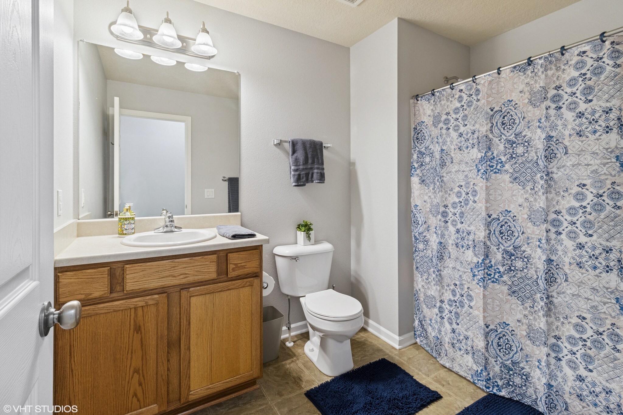 2nd bath - 284 SE Booth Ave