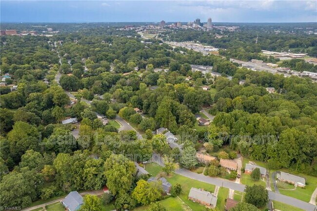 Building Photo - 1200 Lamont Dr