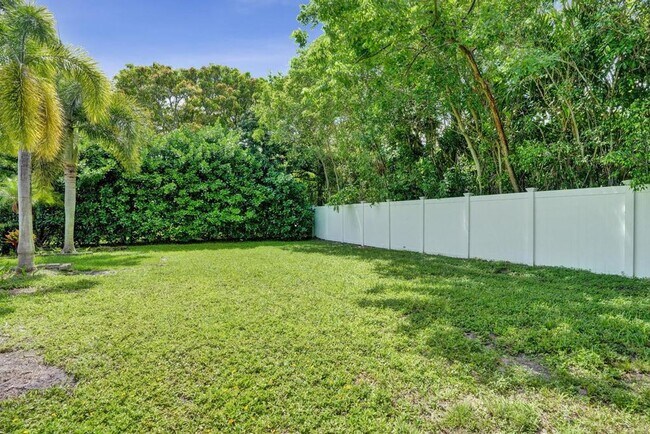 Building Photo - Boca Raton Beautifully Updated 4 Bedroom Pool Home