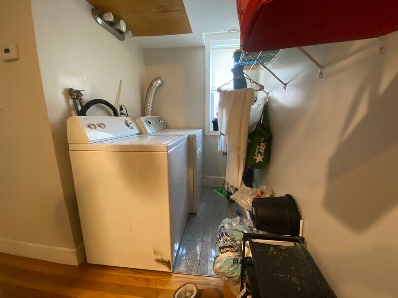 Building Photo - 127 Cedar St