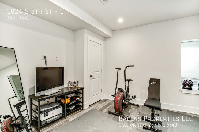 Building Photo - 1024 S 8th St