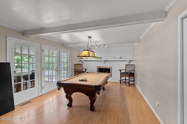 Building Photo - 327 Plantation Dr