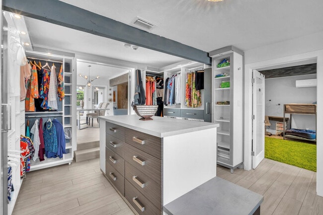 Building Photo - 2212 NE 32nd Ave