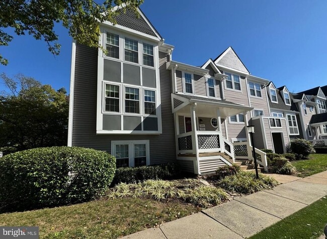Primary Photo - 12918 Grays Pointe Rd