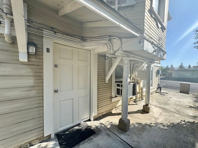 Building Photo - 2033 Jefferson St