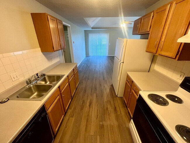 Building Photo - 1327 Carriage Ct