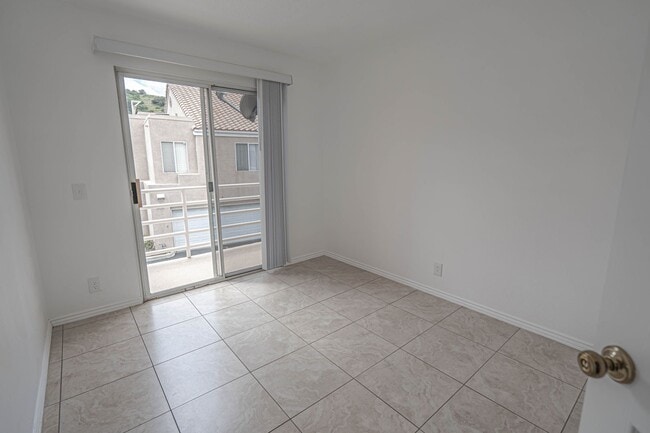 Building Photo - COMING SOON! Palisades 3 Bedroom Townhome for Rent in Stevenson Ranch!