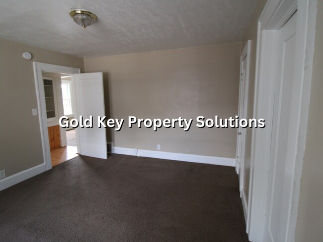 Building Photo - 3 BR 1 BA House with Enclosed Front Porch ...