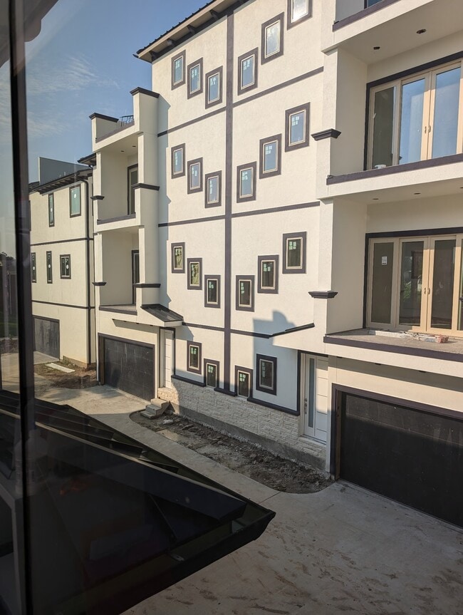 Building Photo - 4833 Winnetka St