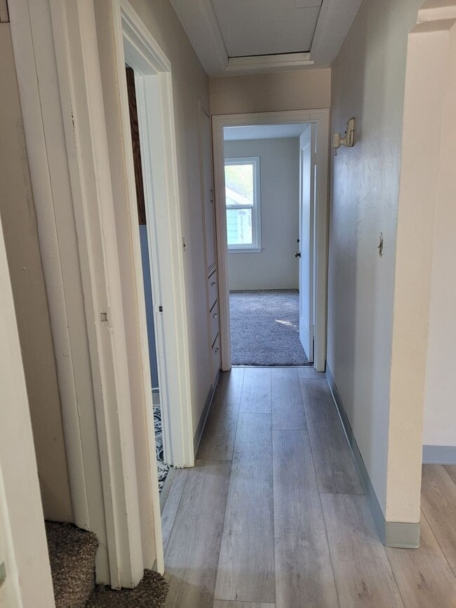 Building Photo - Supper cute 3 bedroom 1 bath house. This house has lots of charm.  The upstairs is one big bedroo...