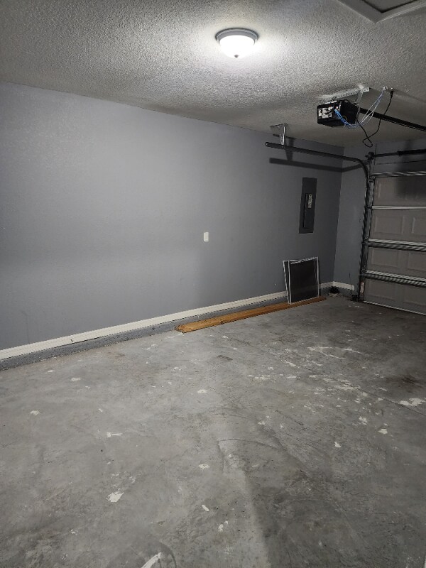 Building Photo - 202 Oak Ln Cir