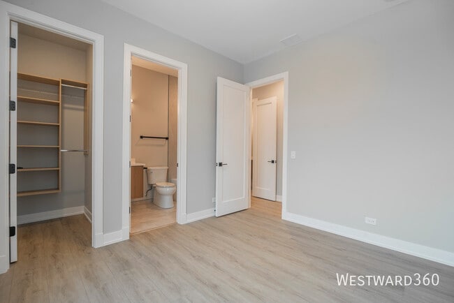 Building Photo - 3738 S Calumet Ave