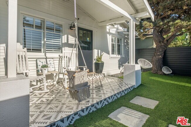 Building Photo - 1605 Cabrillo Ave