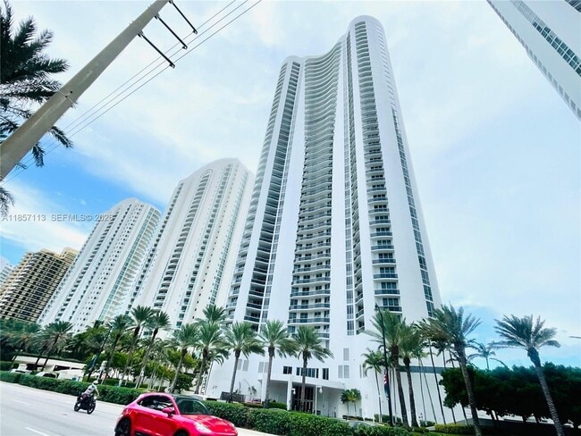 Building Photo - 16001 Collins Ave