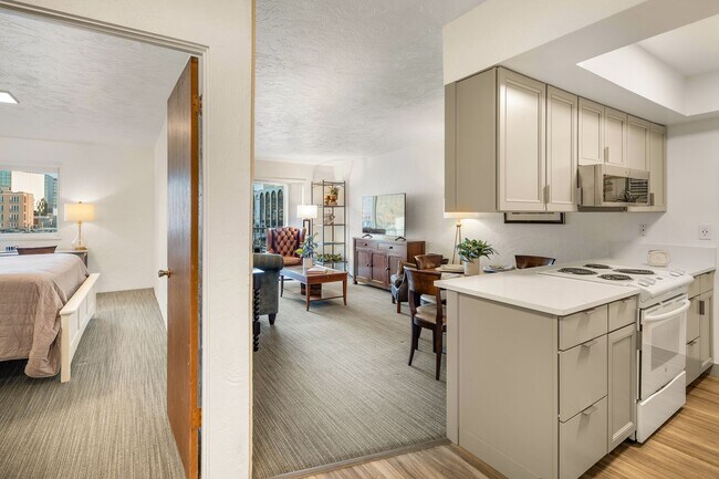 Building Photo - Downtown Furnished 1 Bed / 1 Bath Apartmen...