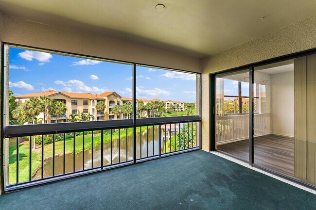 Building Photo - 700 Uno Lago Dr
