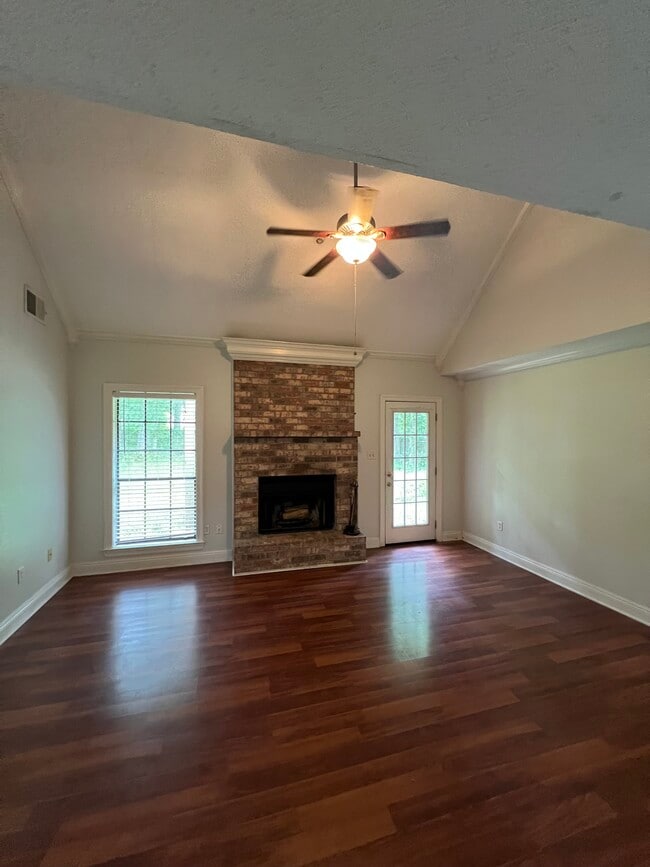Building Photo - 713 Willow Oak Ln