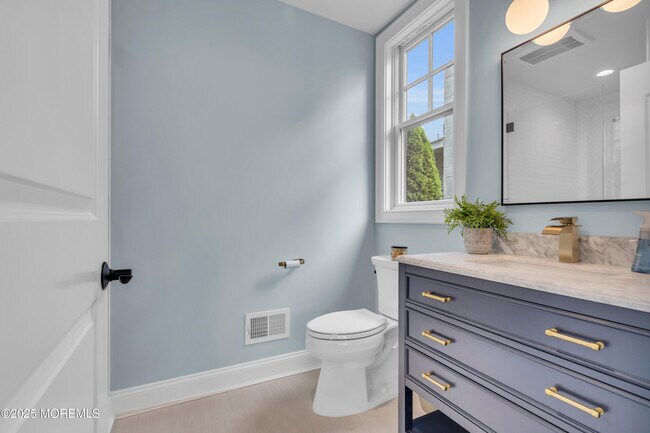 Building Photo - 2118 Edgewood Pl