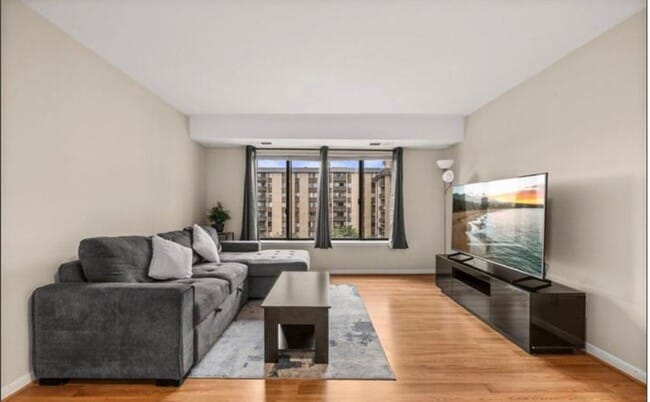 Building Photo - Bright And Luxurious 1 Bed 1 Bath Condo In Amenity-filled Woodlake Towers