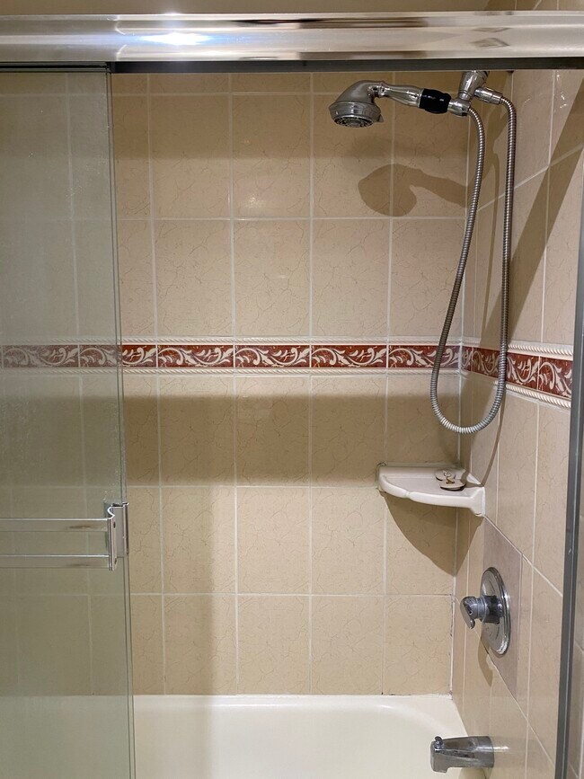 Building Photo - 421 S La Fayette Park Pl