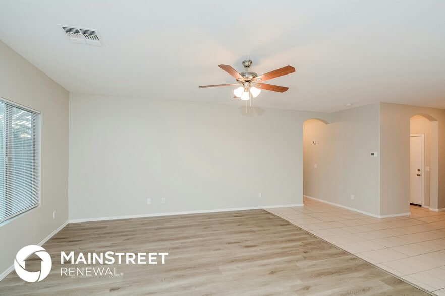 Building Photo - 13289 N Primrose St