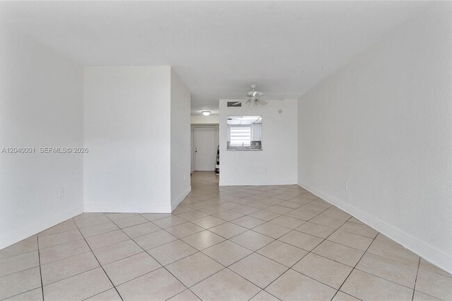 Building Photo - 9369 Fontainebleau Blvd