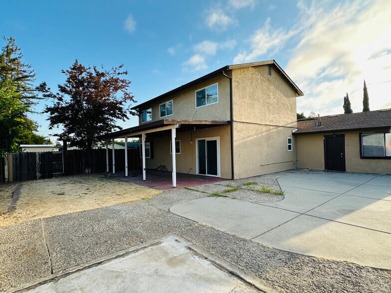 Building Photo - 7962 Center Pky
