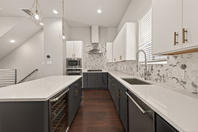 Building Photo - 2114 Engelmohr St