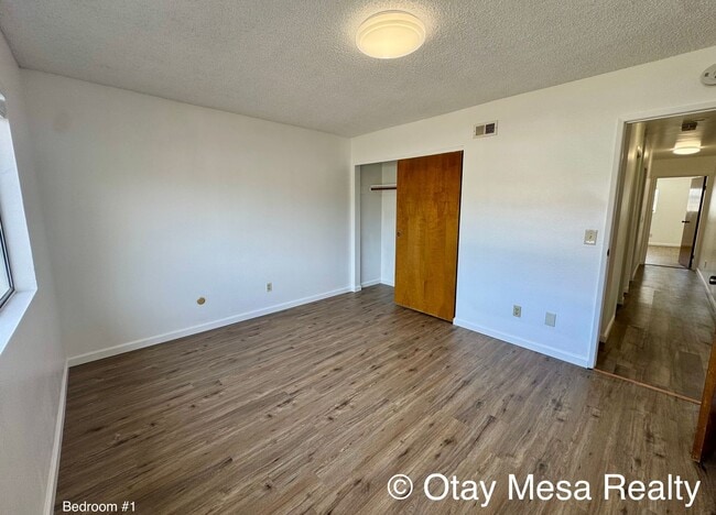 Building Photo - Spacious 3BR Home with Garden Beds & Pet-F...