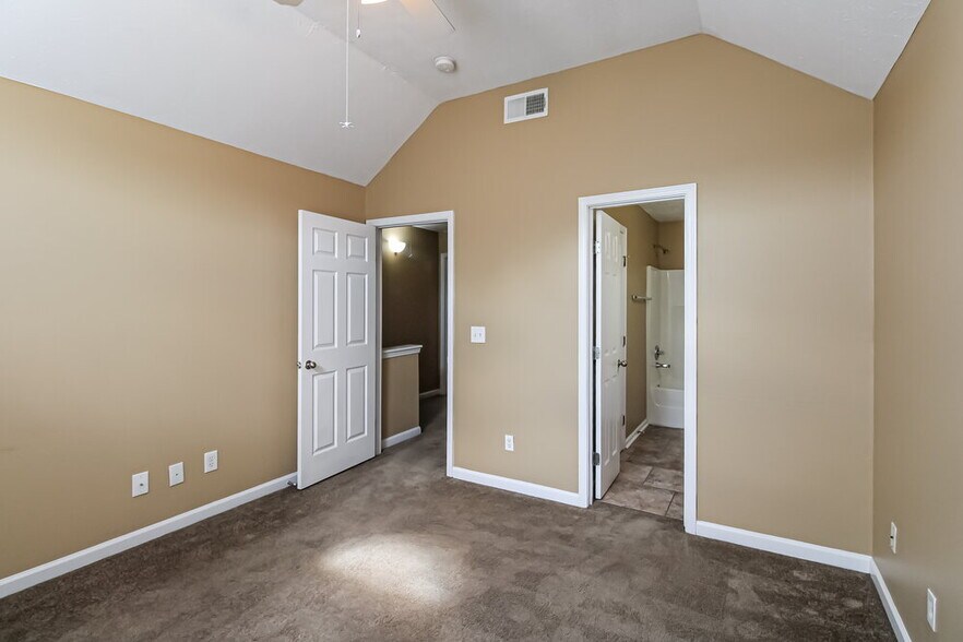 Building Photo - 8015 Logan Dr