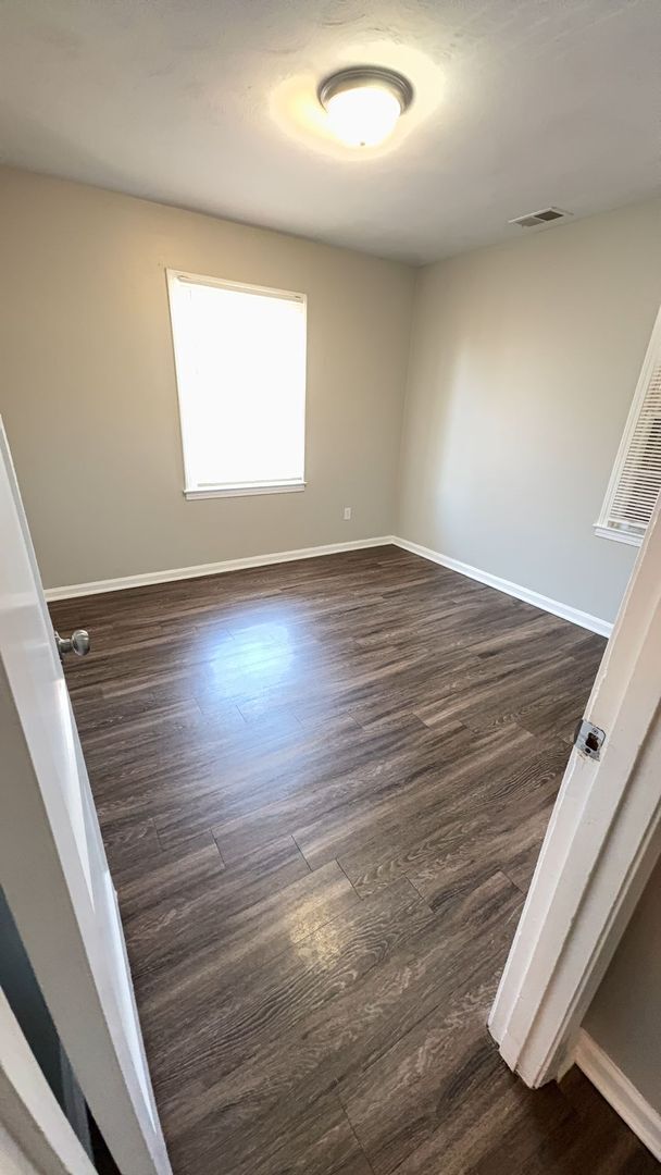 Building Photo - Well Maintained 3 bedroom 1 bath Home - Open To Section 8