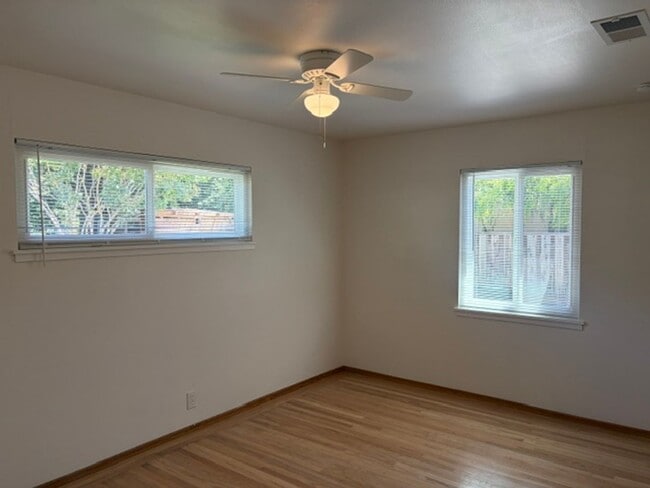Building Photo - 430 S Bayview Ave