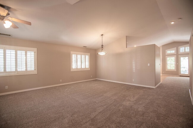 Building Photo - Beautiful Walnut Ridge Home!