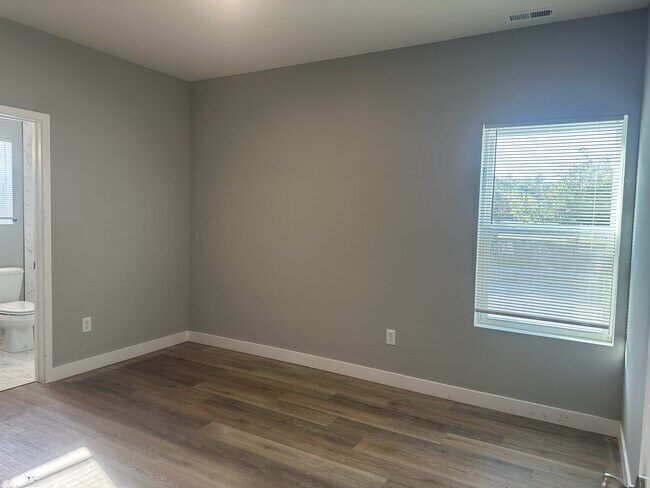 Building Photo - 117 N Arsenal Ave