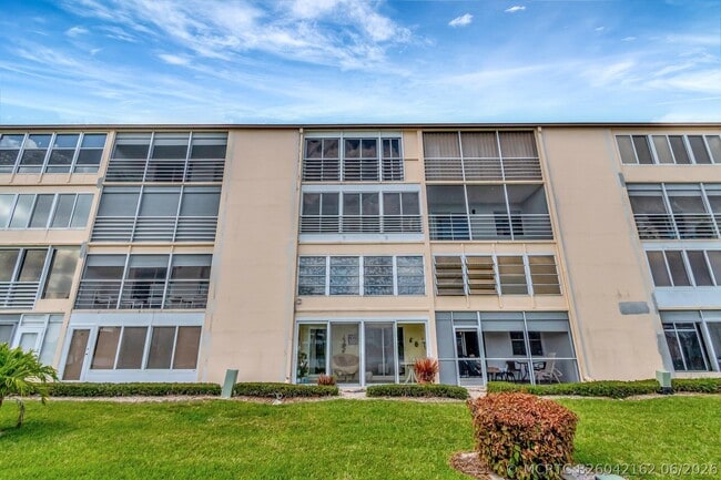 Building Photo - 4049 Wolverton C