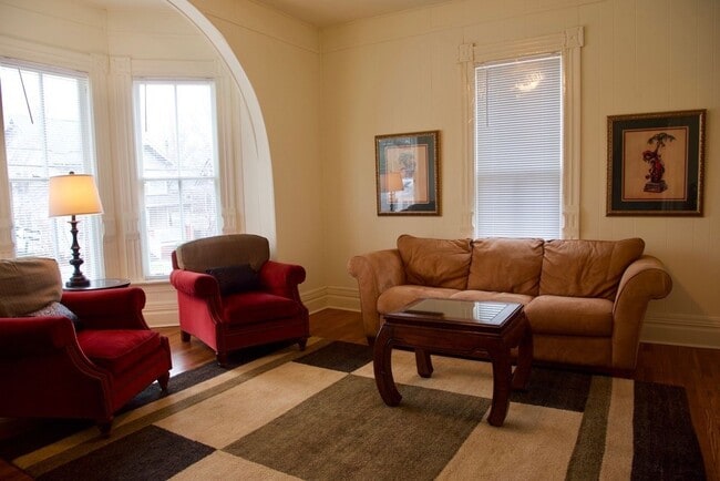 Building Photo - Stunning Furnished Historic Renovation in ...