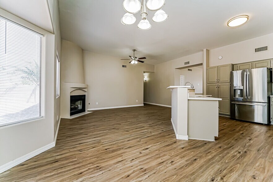 Building Photo - 1534 W Churchill Pl