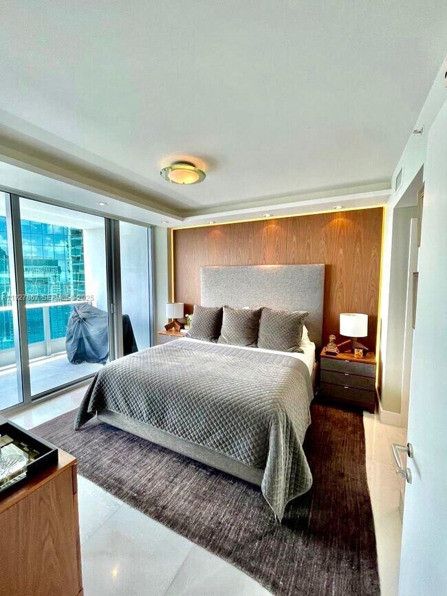 Building Photo - 200 Biscayne Blvd Way