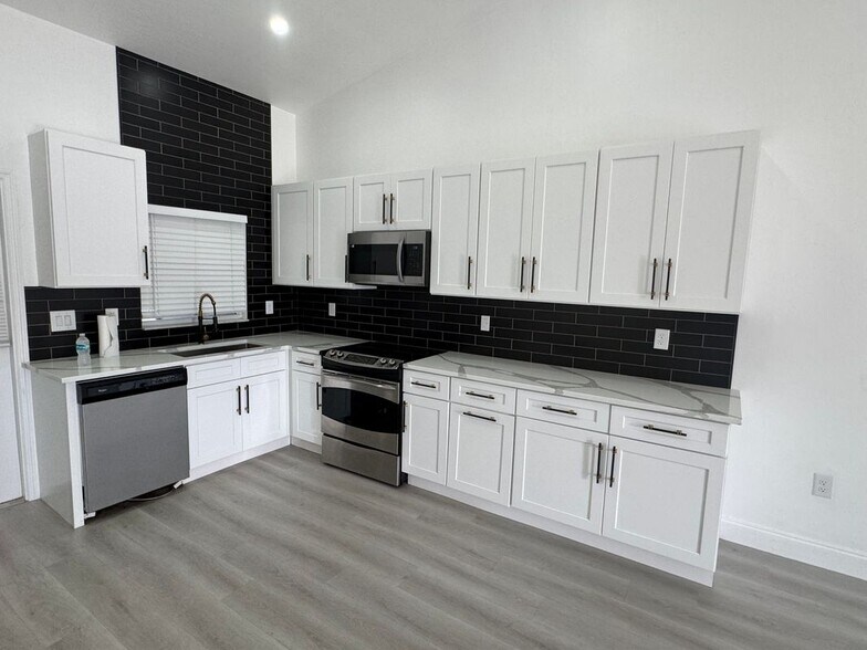 Building Photo - 7296 Pebble Beach Rd