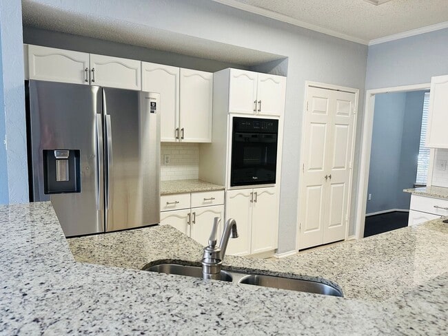 Building Photo - Beautiful Home in Great N Dallas Location