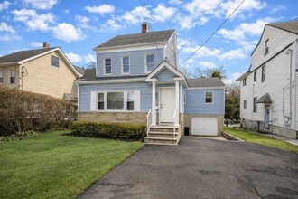 Building Photo - 14 Deane Pl