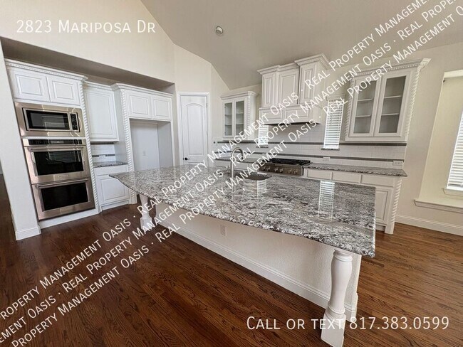 Building Photo - 2823 Mariposa Dr