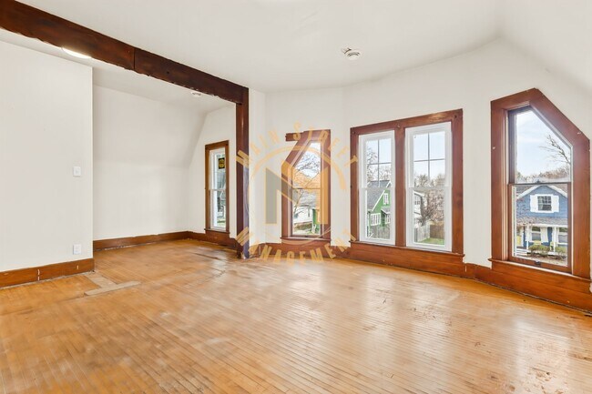 Building Photo - 503 N Michigan St