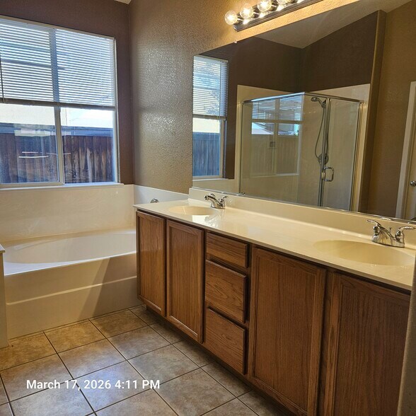 Building Photo - 916 Sawyer Way