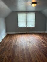 Building Photo - 4248 Saint Lawrence Ave