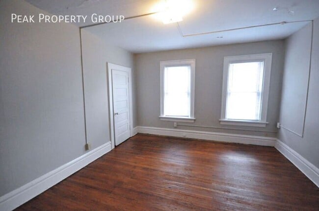 Building Photo - 207 E Lane Ave