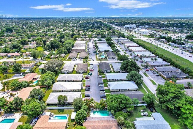 Building Photo - 6953 SW 5th St