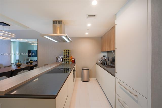 Building Photo - 1000 Brickell Plz