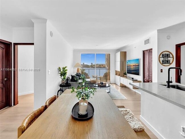 Building Photo - 17150 N Bay Rd